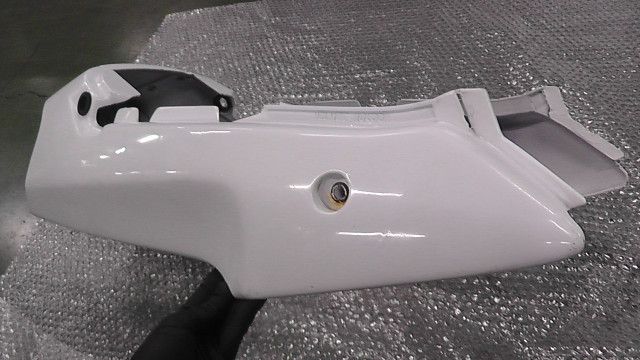 VT250FN ゼルビス MC25 の シートカウル 1760577525