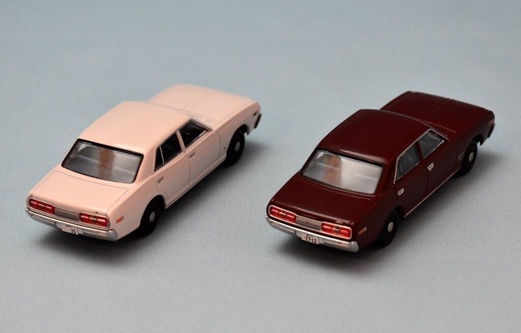 新品】TOMICA LIMITED VINTAGE ニッサンセドリック 2台。 トミカ