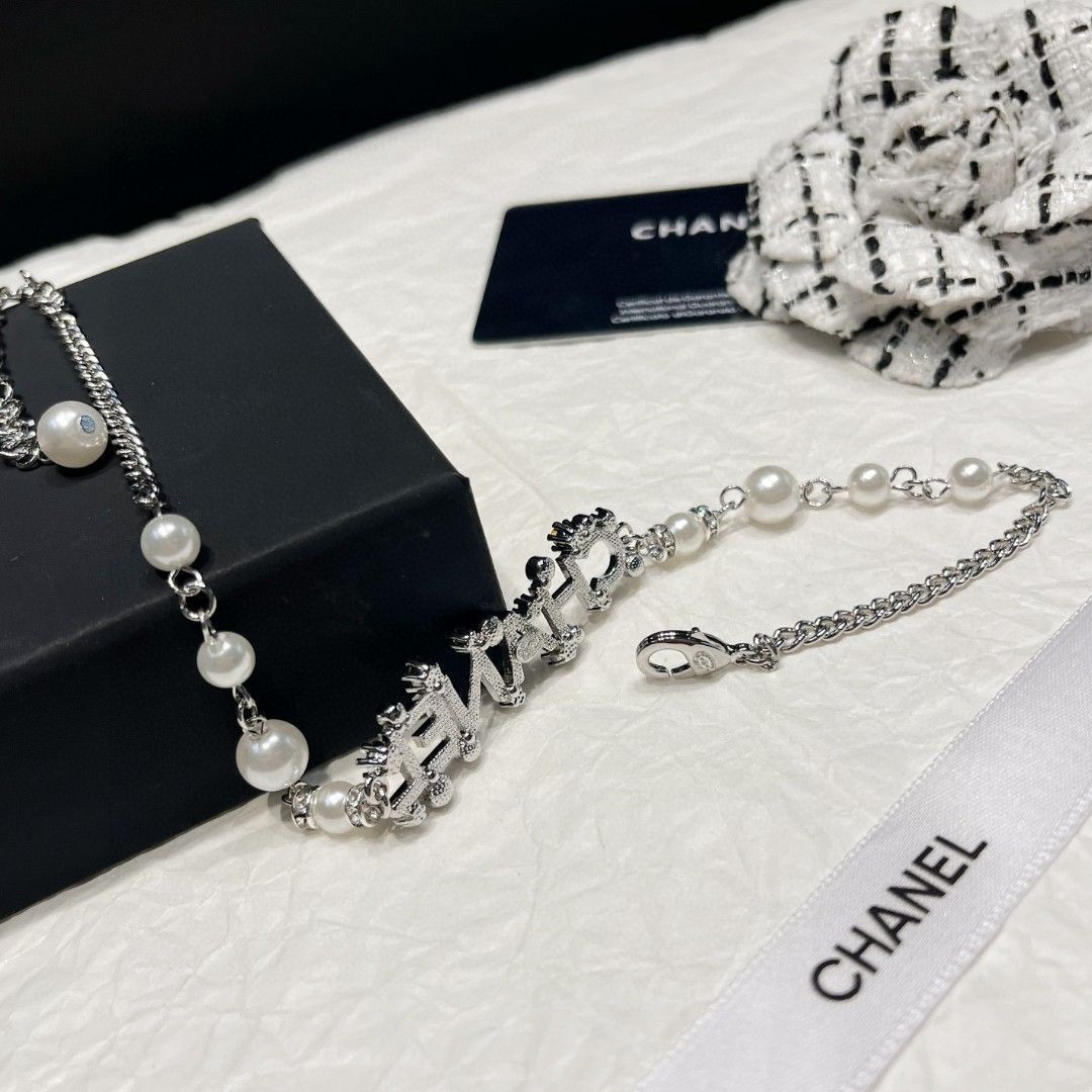 新品未使用　ヴィンテージ　CHANEL シャネル　トップス　アルファベット　希少 今日特価】CHANEL ヴィンテージ アルファベットネックレス 送料