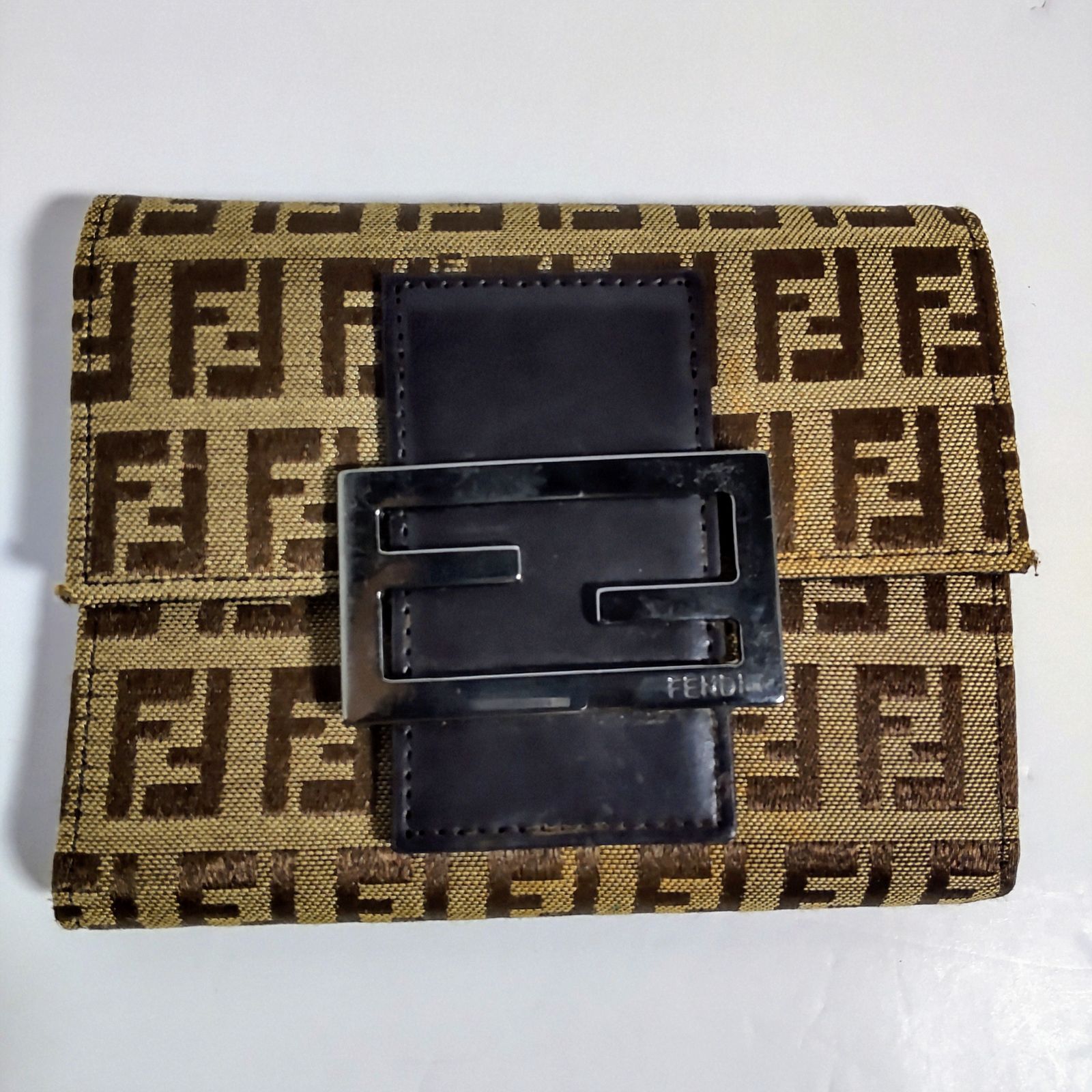 美品✨FENDI フェンディ 折り財布 ズッカ グレー×ブラック