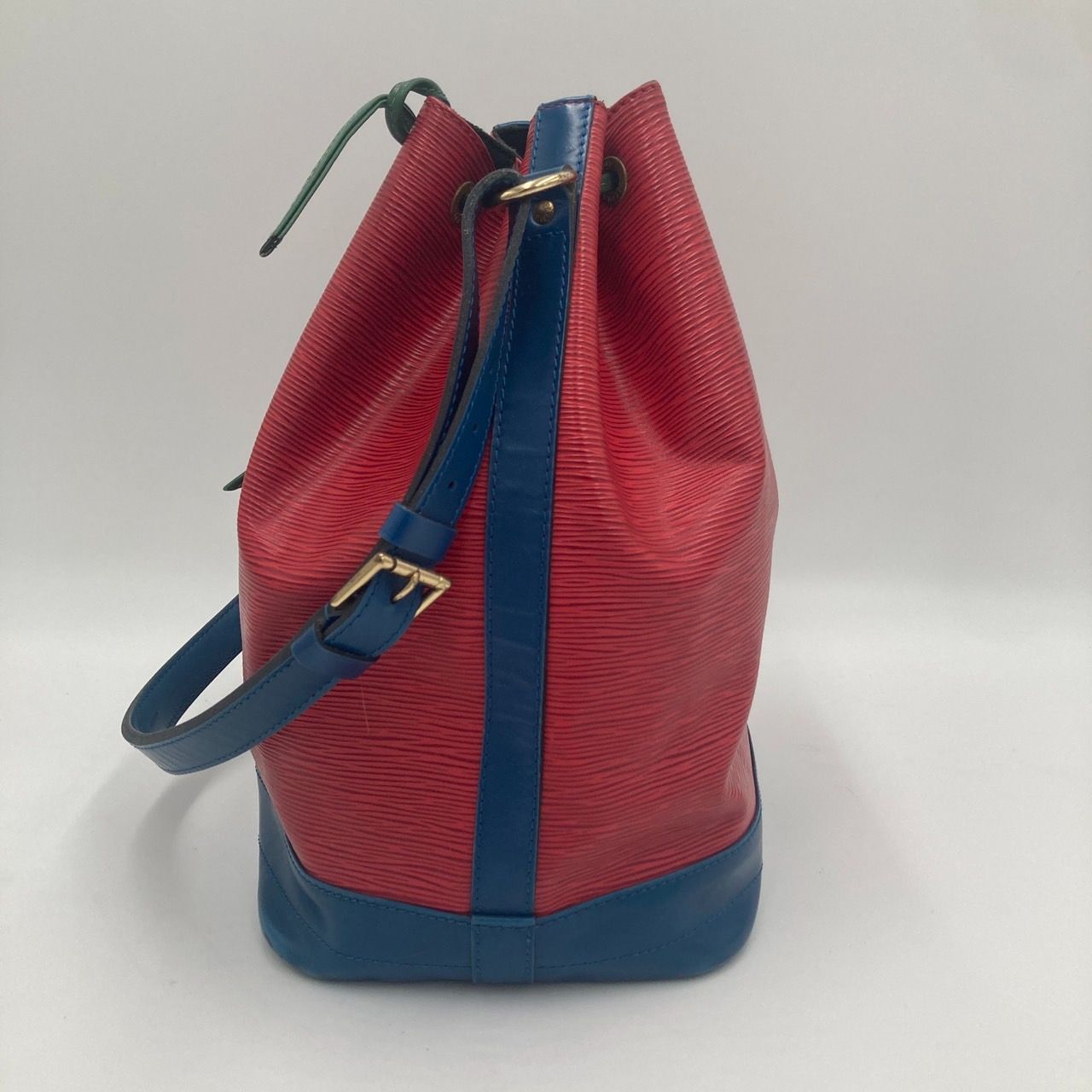 Louis Vuitton エピノエトリコロール美品 LOUIS VUITTON ルイヴィトン エピ ノエ 正規品 シリアル有