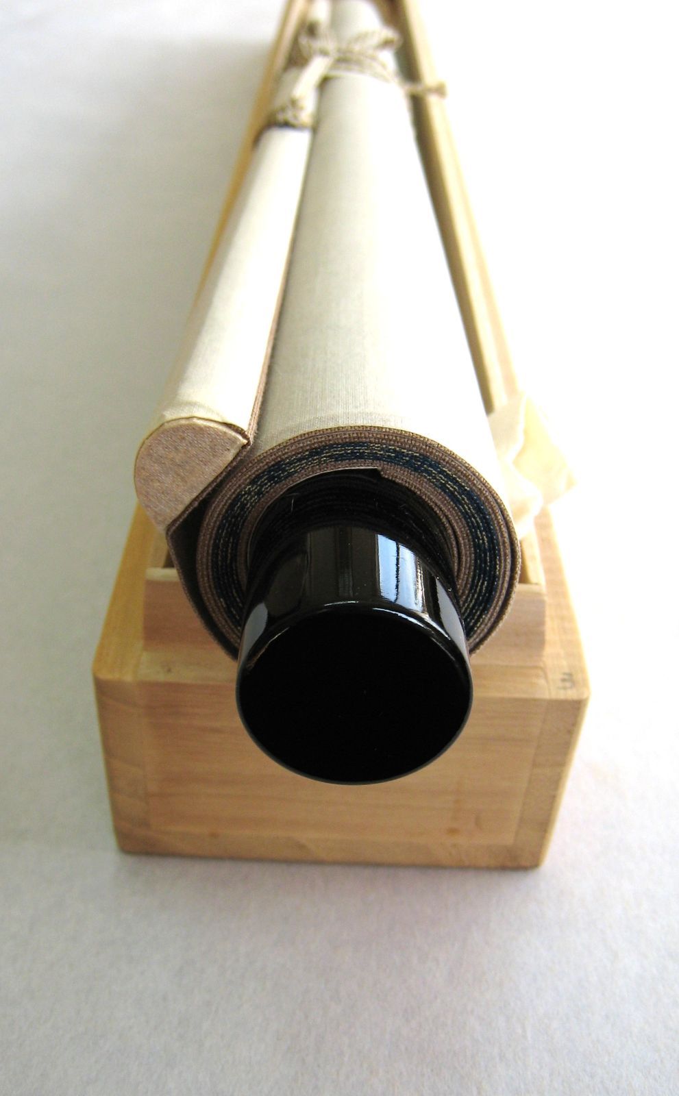 【真筆】茶掛　主人公◆大徳寺 塔頭三玄院 住職 長谷川寛州　共箱・タトウ箱付 真筆】茶掛け 茶掛 主人公◇大徳寺 塔頭三玄院 住職 長谷川寛州 共