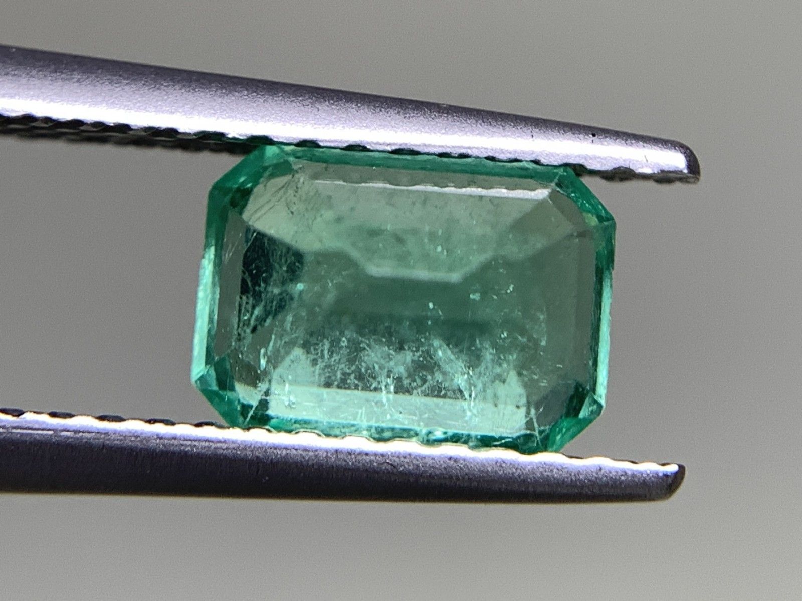 エメラルド 1.218ct 中央宝石ソーティング付き 7.32㎜×5.43 エメラルド 1.218ct 中央宝石ソーティング付き 7.32㎜×5.43