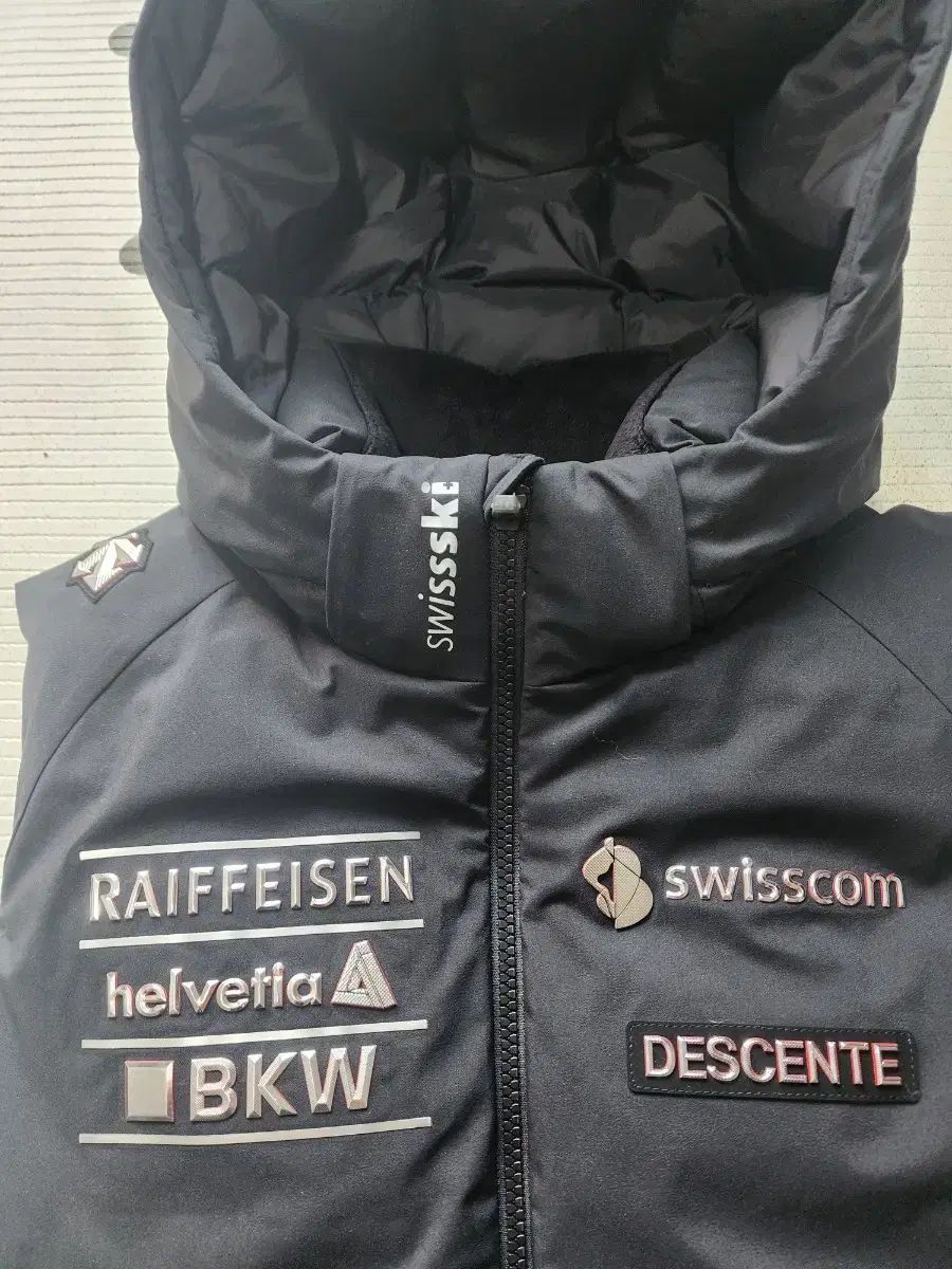 【雷市場（ポンジャン）商品韓国直送】 DESCENTE(デサント) アウディ ダウンベスト 90 サイズ