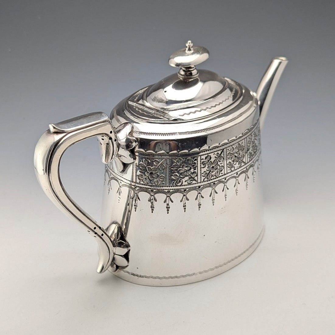 1900年頃 英国アンティーク シルバープレート製ティーポット Walker &amp; Hall 1900年頃 英国アンティーク シルバープレート製ティーポット