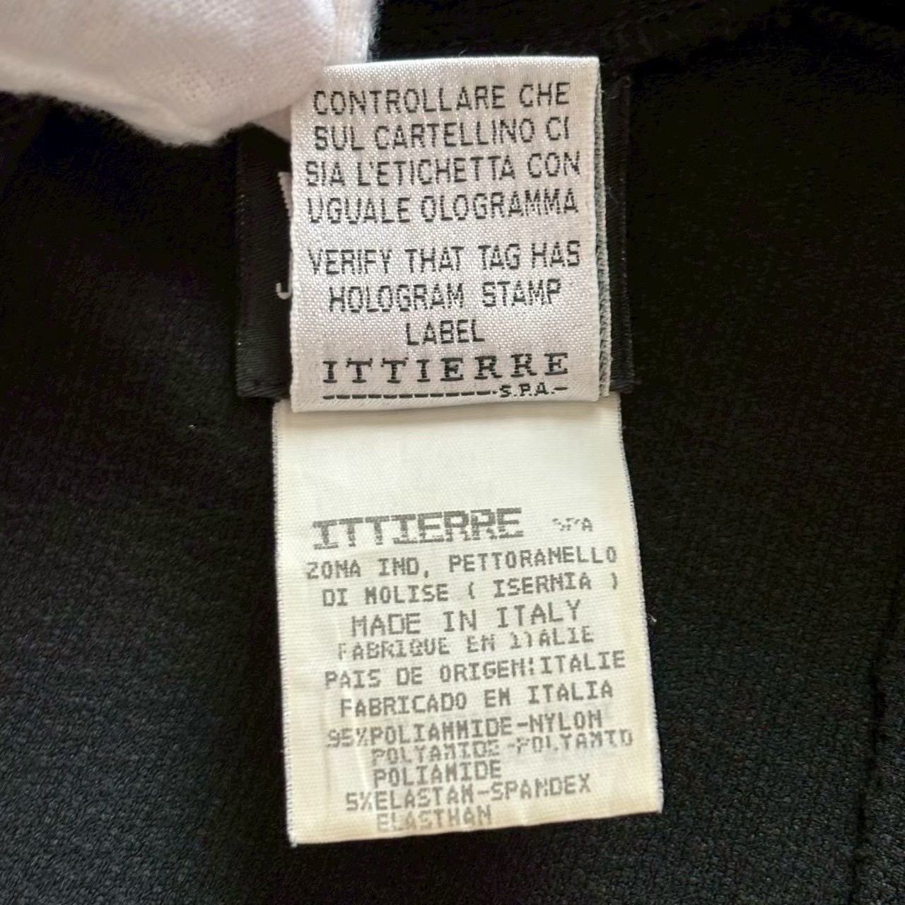 黒 ノースリーブ