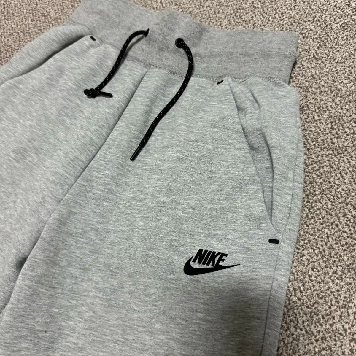 Xs NIKE(ナイキ) テックパック トレーニング パンツ - メルカリ