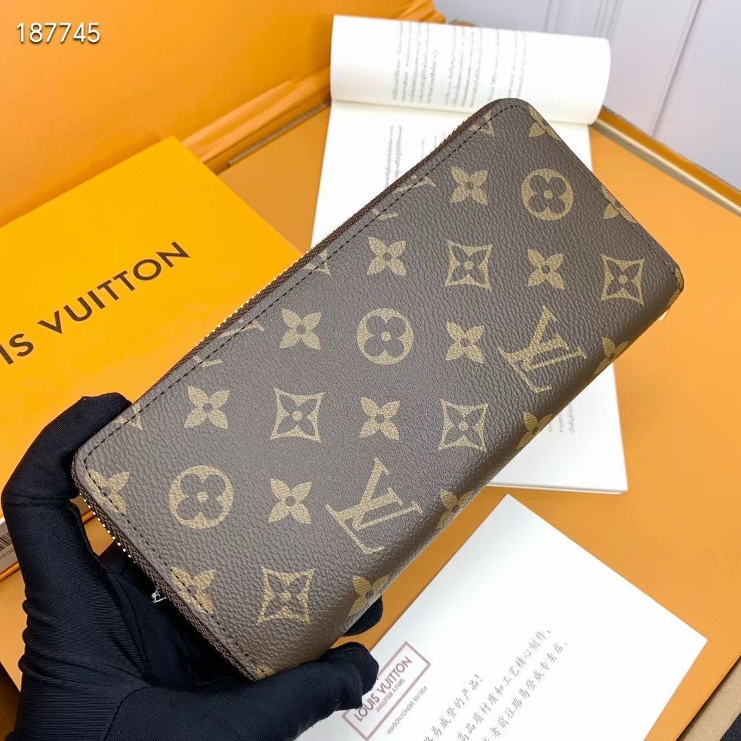 ルイヴィトン モノグラム エンボス ジッピーウォレット ラムレザー LOUIS VUITTON 長財布