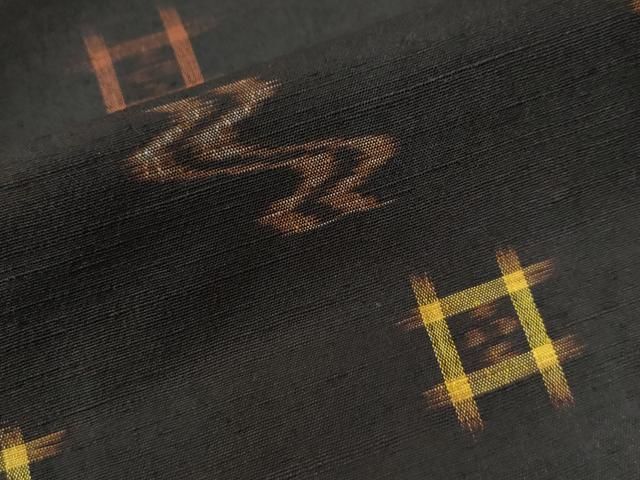 平和屋着物○国指定重要無形文化財 本場久米島紬 手織 正絹 逸品