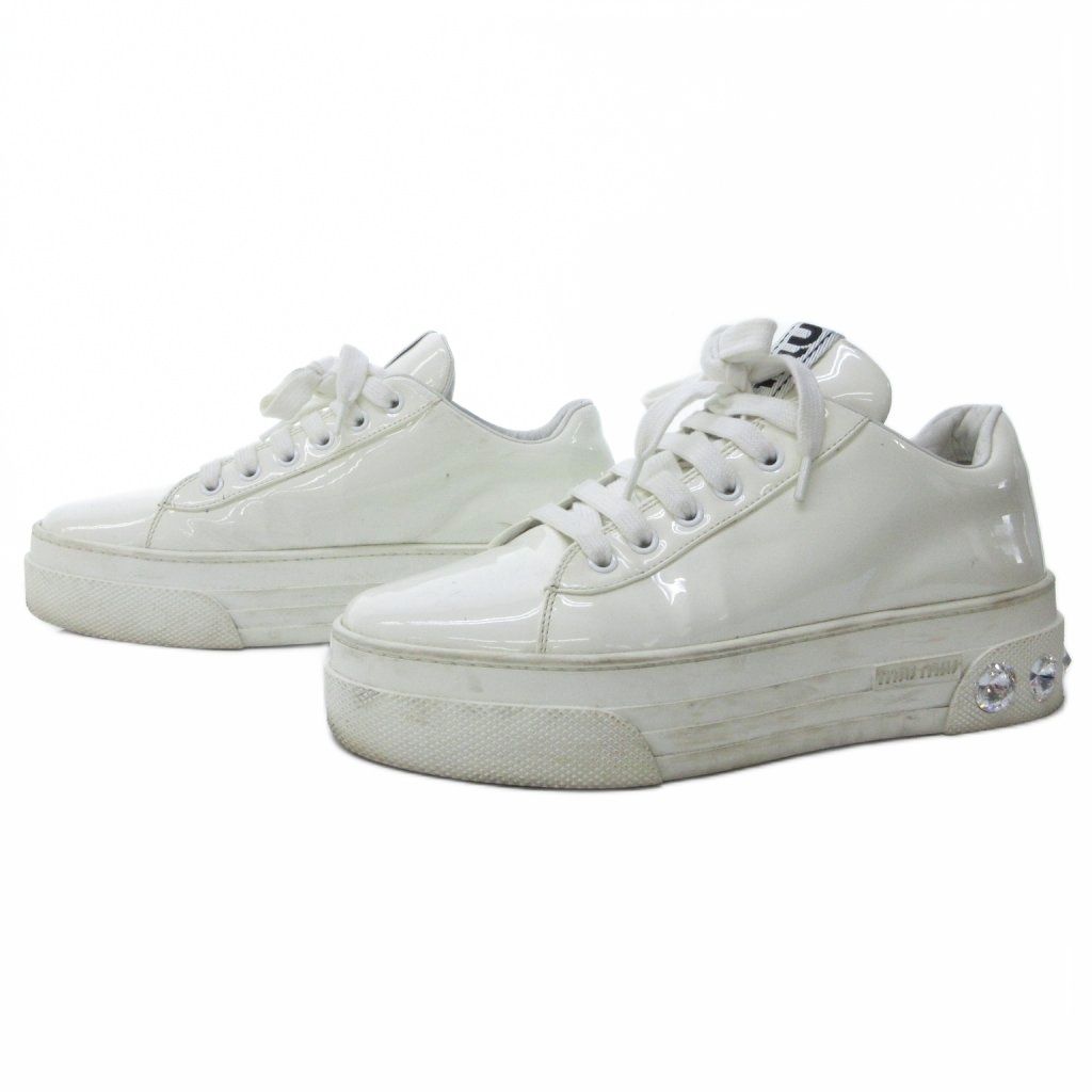 ミュウミュウ miumiu パテントレザー バックビジュー スニーカー ローカット 厚底 白 ホワイト 38 約24cm IBO81