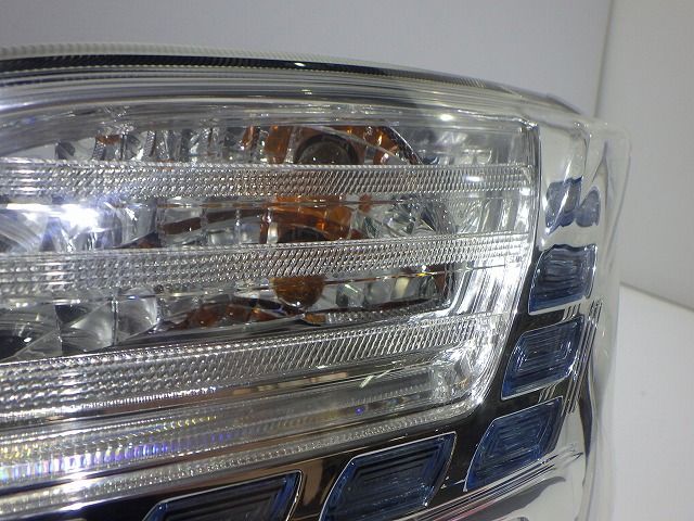 左ヘッドライト