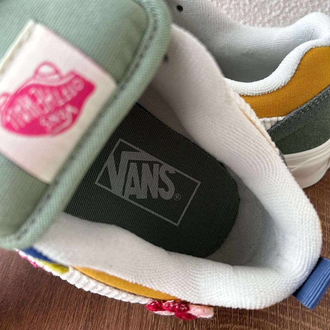 今日 Vans Knu Skool グリーン 春の花柄 ふわふわパンシューズ 男女兼用 スケートシューズ ショックアブソーブ ローカット 品番 VN0009QCBMI 送料無料 在庫 の な価格です STEELWINDOWSANDDOORS_COM