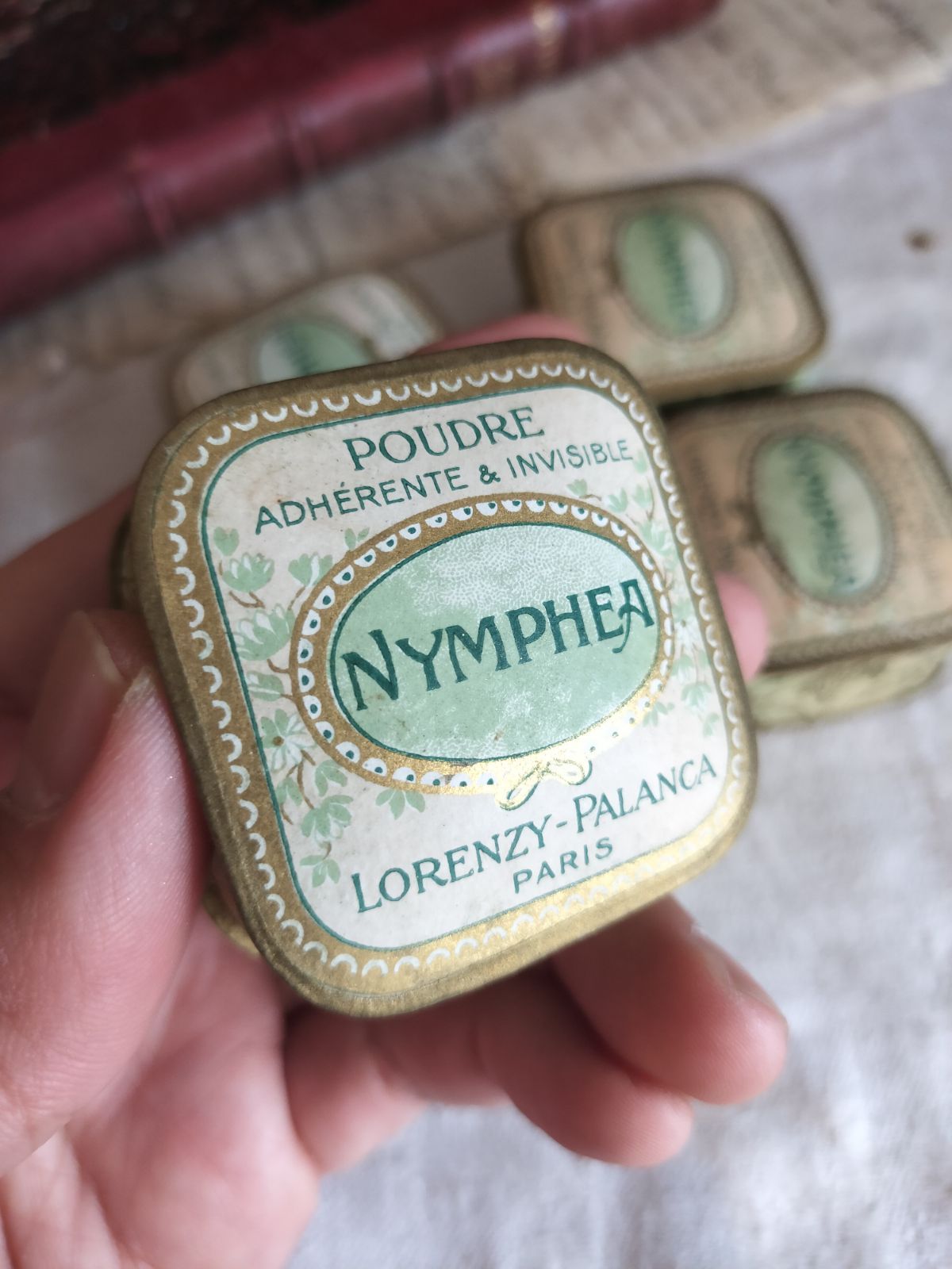 フランス アンティーク 素敵な パウダーケース Nymphea Paris 紙箱 美
