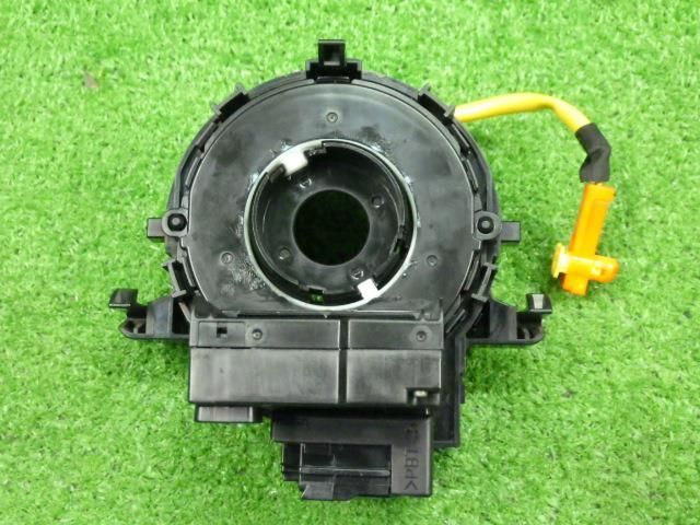 プリウス DAA-ZVW30 スパイラルケーブル 89245-74020 84307-74020 9130