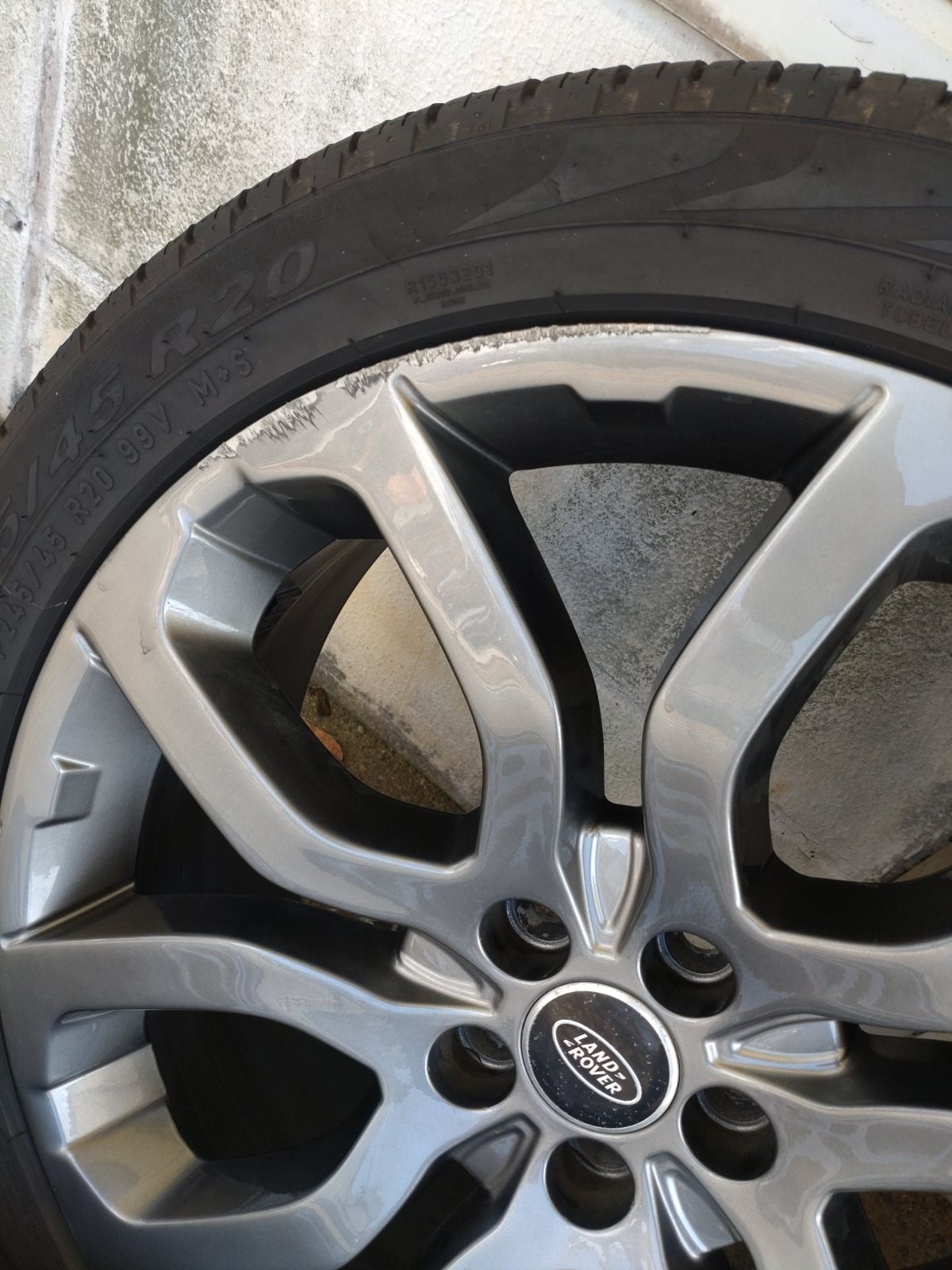 イヴォーク 純正20インチ