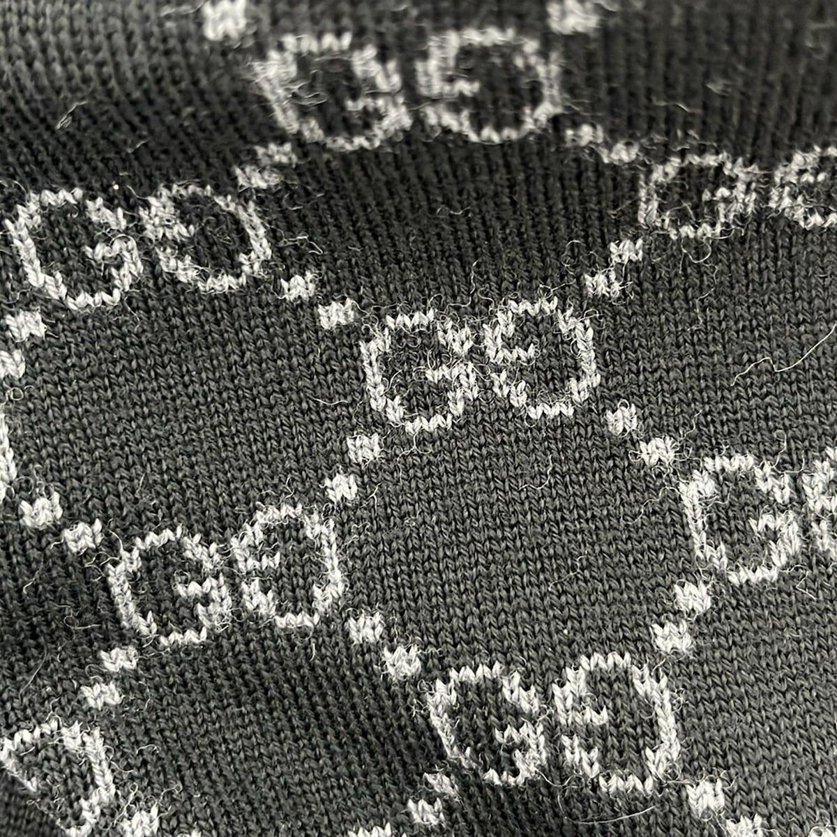 GUCCI GG ウールマフラー ブラック（型番: 325806） GG グッチ ストール マフラー GUCCI ウール100％ GG柄