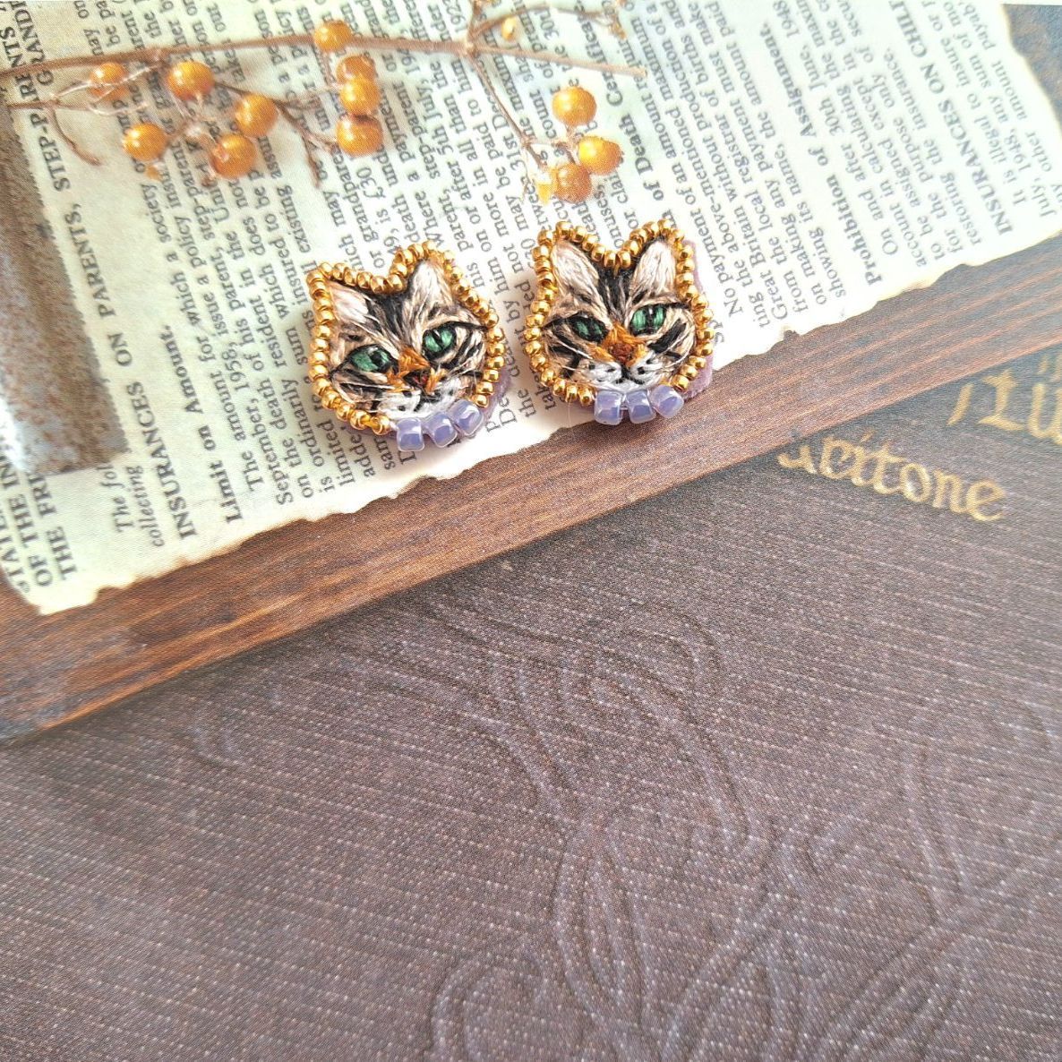 🆕刺繍　キジトラ猫　パープルビーズ　ピアス/イヤリング　紫陽花