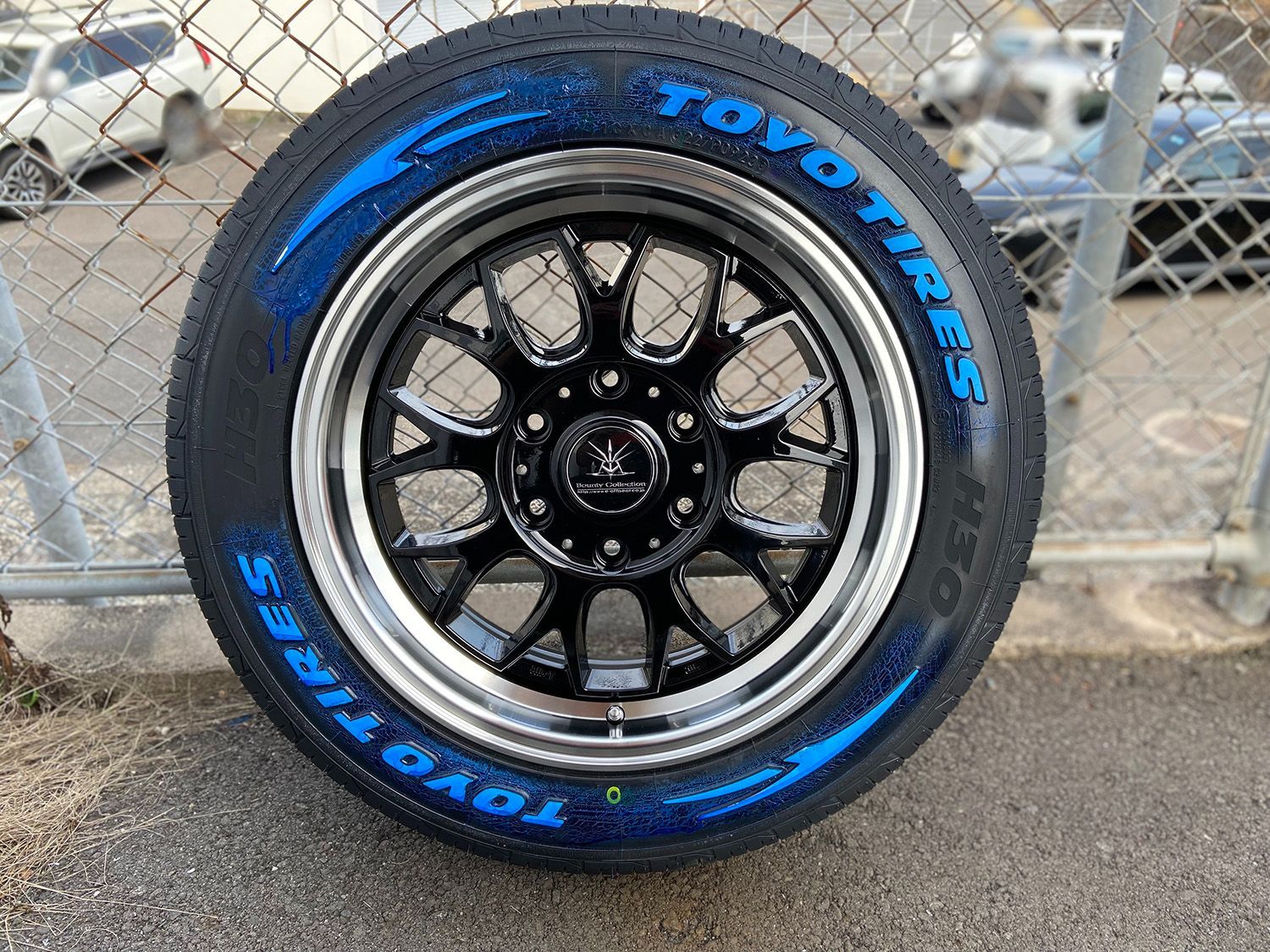 新品】200系ハイエース タイヤホイール 17インチ トーヨー H30 215/60R17 ホワイトレター BountyCollection BD00  車検対応品 - メルカリ