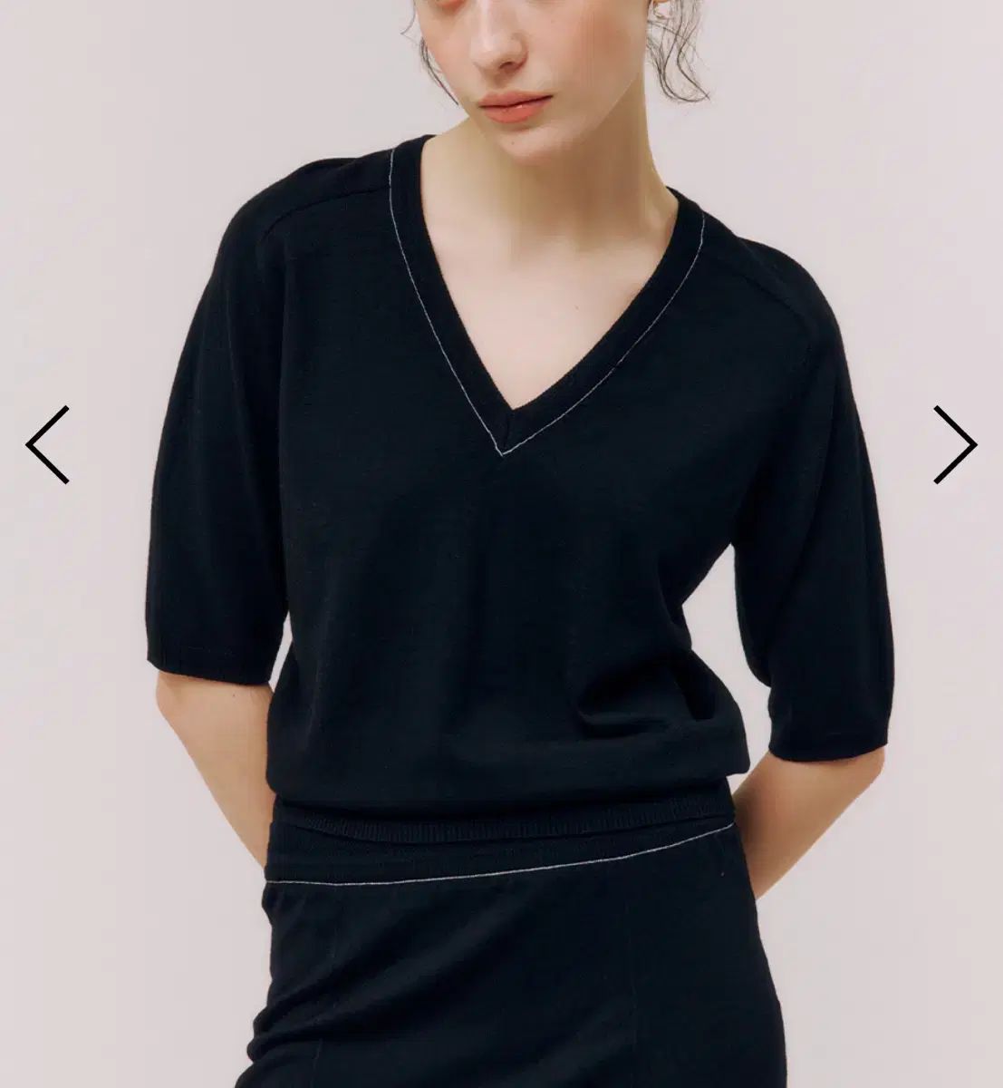 Maggie Half Sleeve V ー neck Black