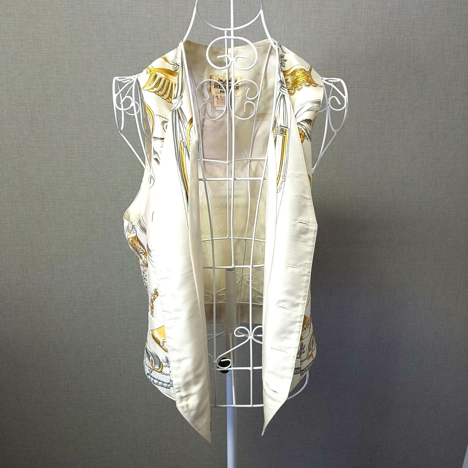 激安！特価品 897D-02 HERMES エルメス メンズ シルク ベスト ジレ 鎧 総柄 トップス