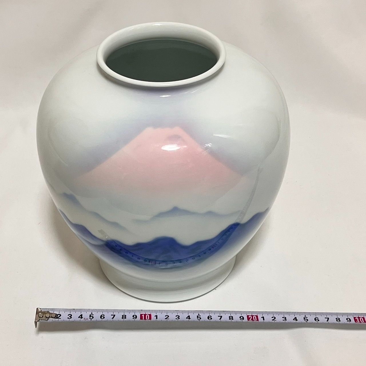 新品未使用品】深川製磁 8号 赤富士 花瓶 官窯染付 壷 富士山 新品未使用品】深川製磁 8号 赤富士 花瓶 官窯染付 壷 富士山