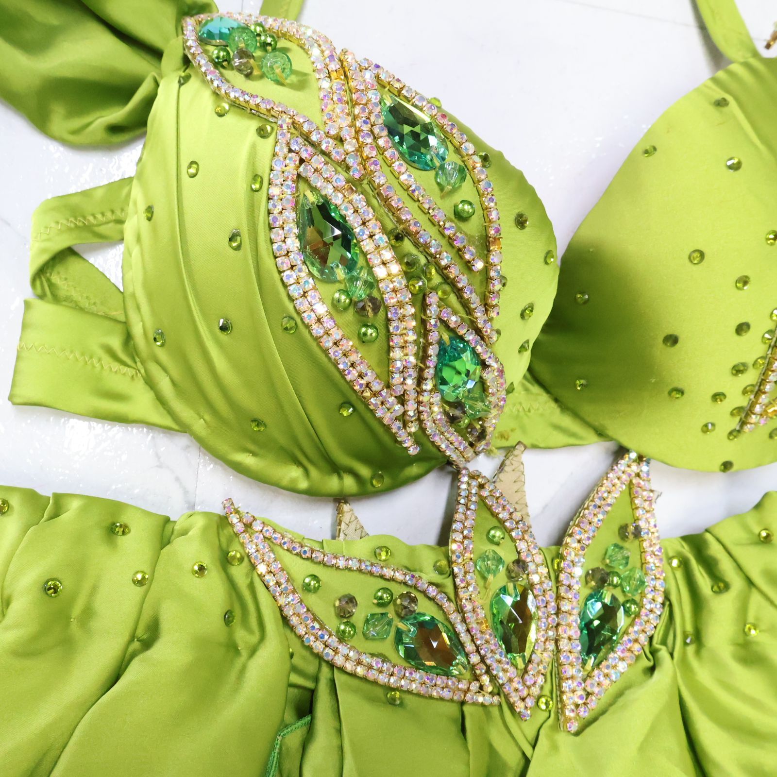 ベリーダンス用 オリエンタル衣装】黄緑色×シルバー POLINA ポリーナ