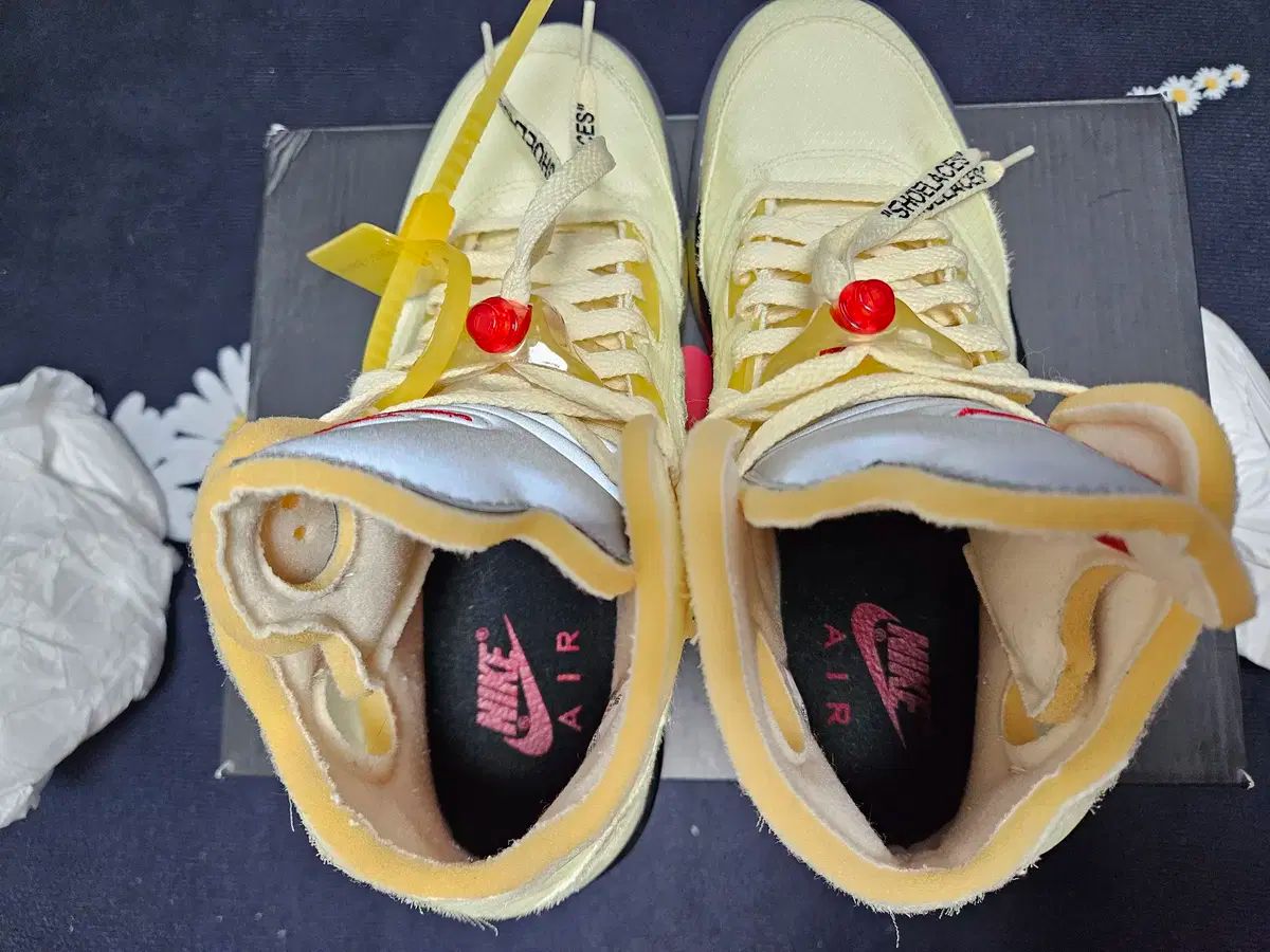 NIKE JORDAN5 off white セイル/ファイヤレッド Air Jordan 5 x Off-White 'Fire Red' - Made for the W