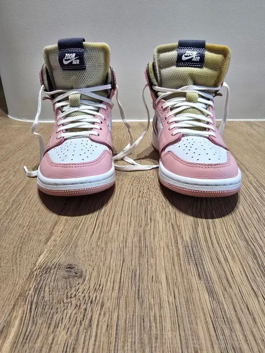 NIKE ナイキ エアジョーダン 1 ズーム コンフォート ピンク 白
