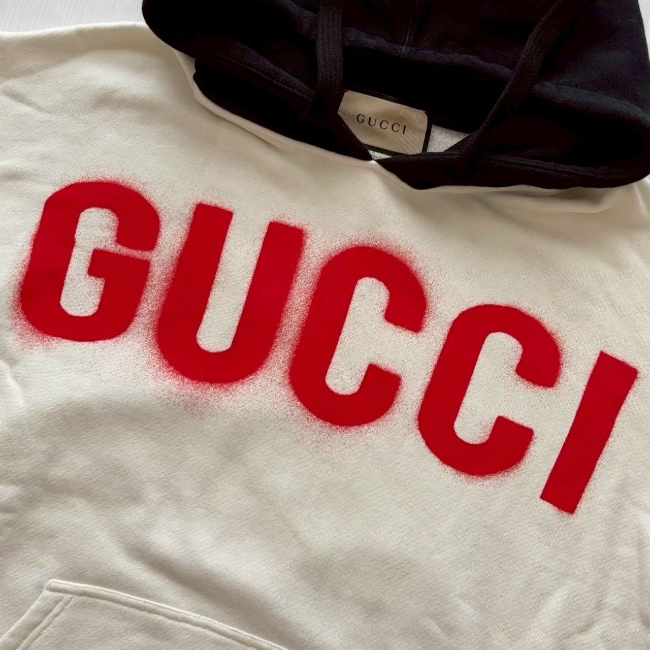 GUCCI グッチ パーカー ビックロゴ ポケット フード メンズ Sサイズ GUCCI グッチ パーカー 白 黒 ビックロゴ ポケット フード