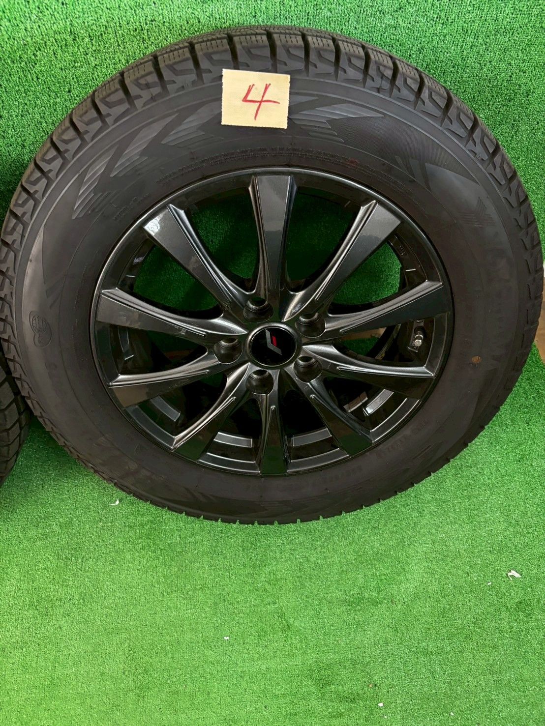 トヨタ 40系アルファード スタッドレスタイヤ 4本セット 225/65/17送料