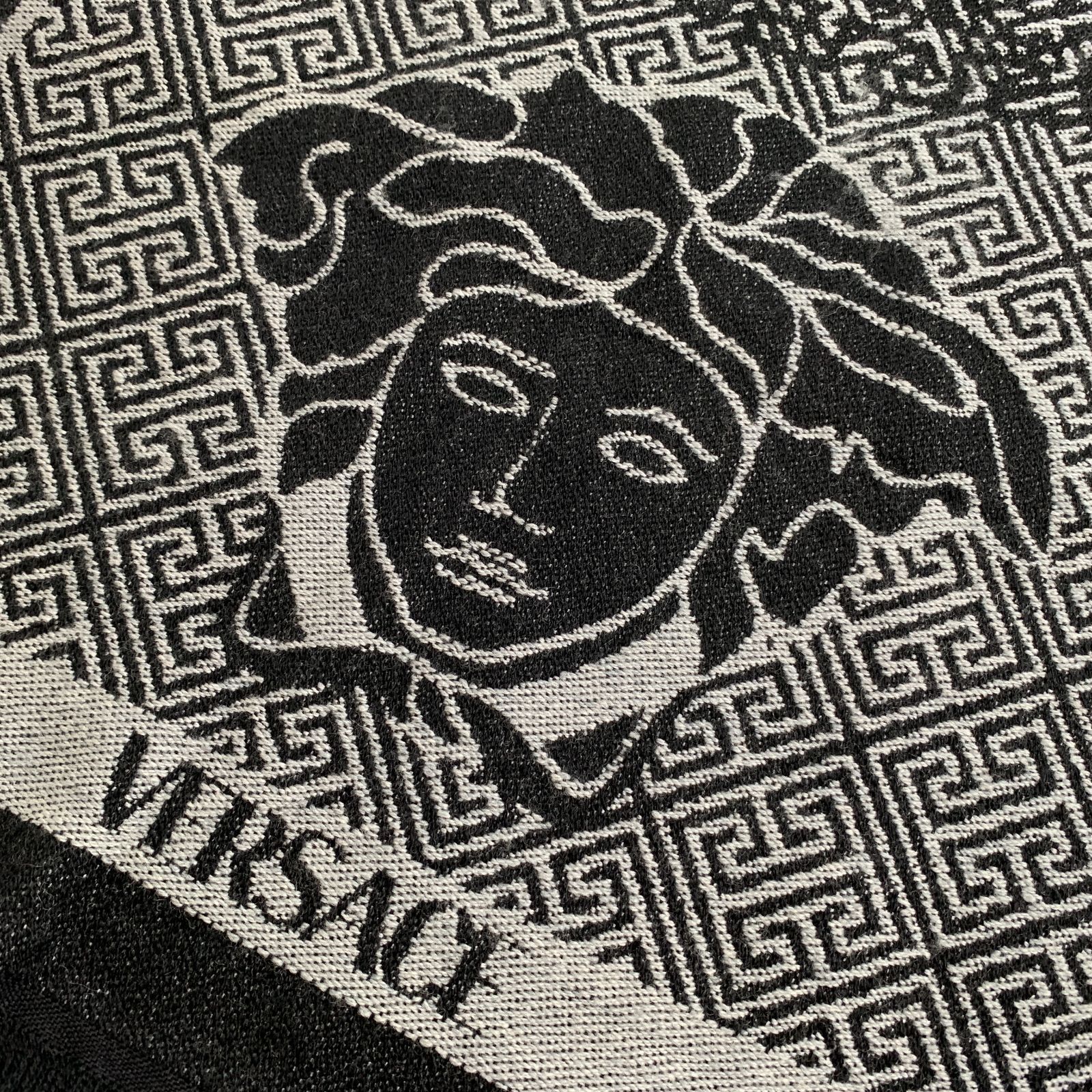 f001 L 美品 GIANNI VERSACE ヴェルサーチ ウール メデューサ刺繍