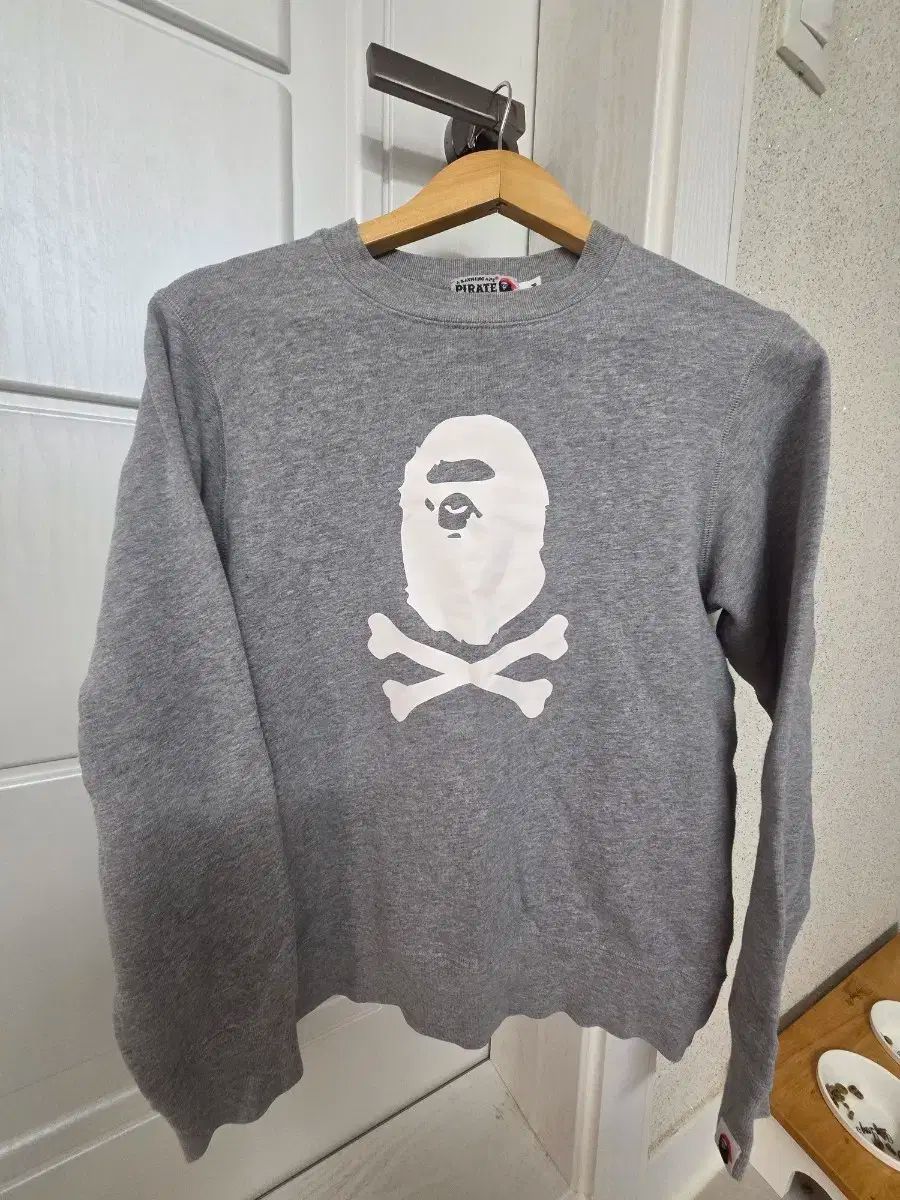 A BATHING APE(アベイシングエイプ) グレー トレーナー - メルカリ