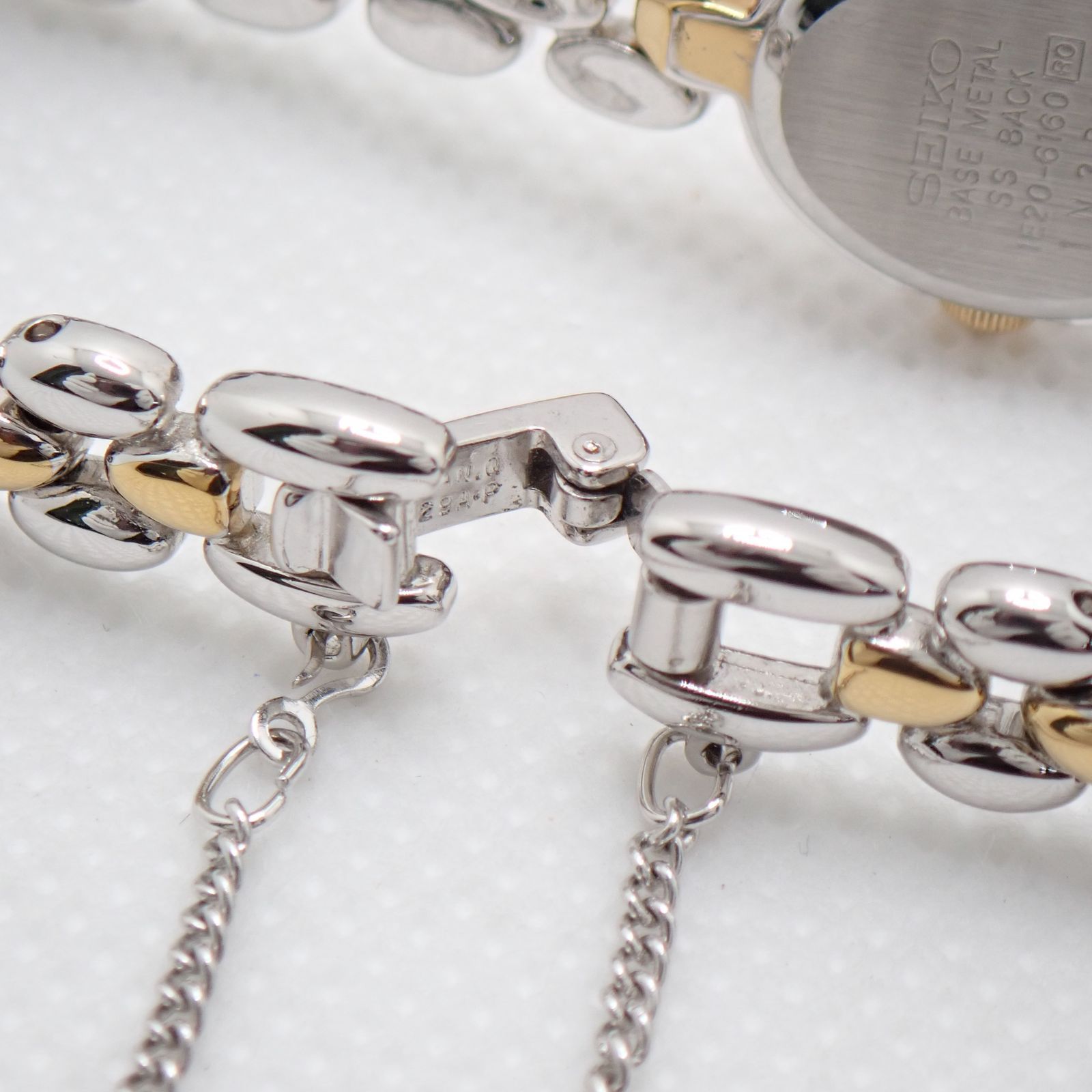 394 バレンシアガ　ストーンベゼル　シェル　オーバル　腕時計 394 バレンシアガ ストーンベゼル シェル オーバル 腕時計