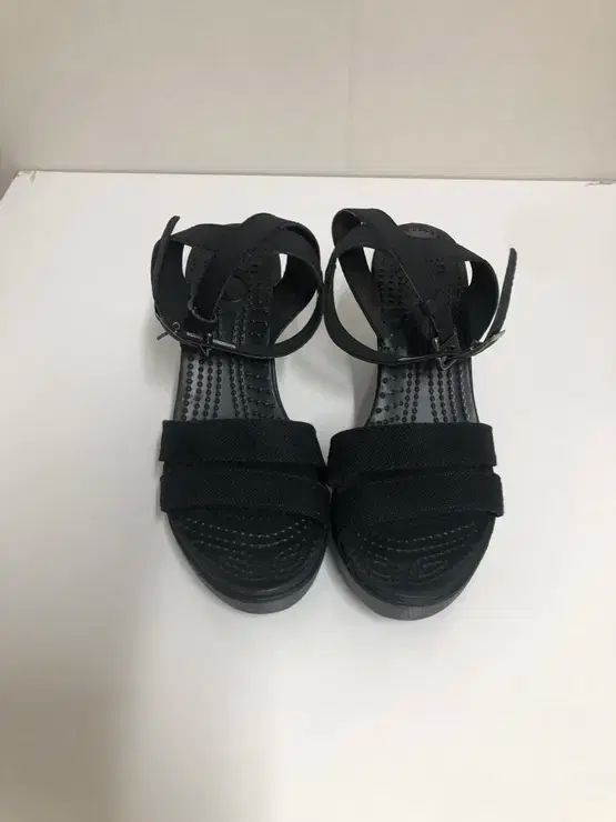 225 サイズ クロックス レイウェッジヒル サンダル w5 黒