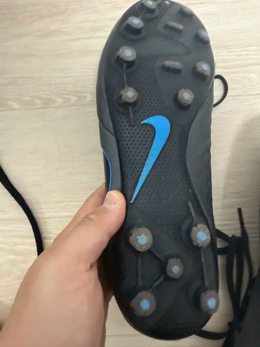 NIKE