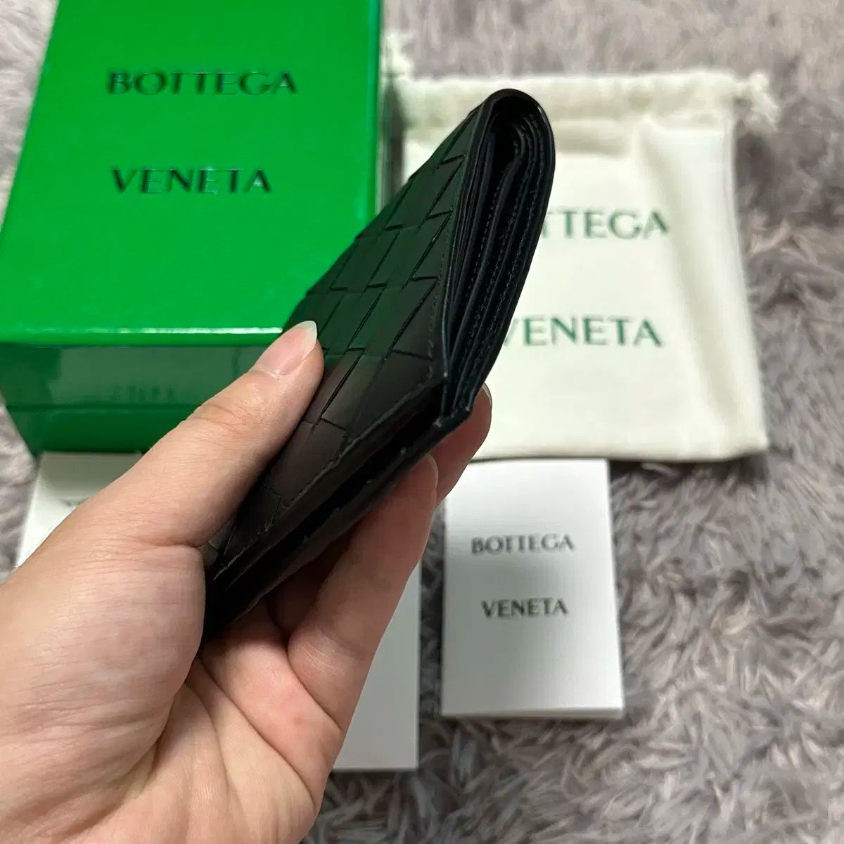 美品✨ボッテガヴェネタ 長財布 オーガナイザー イントレチャート レザー 黒 ボッテガヴェネタ オーガナイザー イントレチャート 長財布 レザー 黒