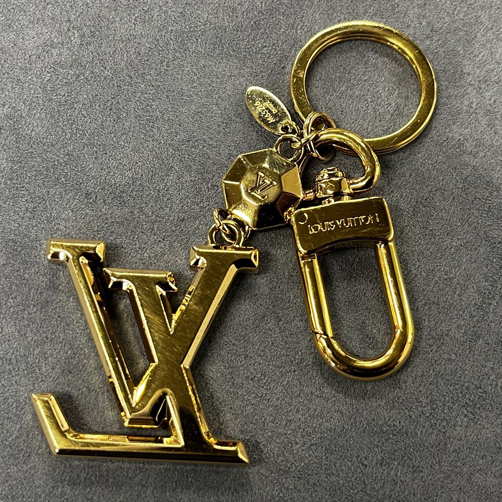 ◎J222 Louis Vuitton キーホルダー・LV ファセット 化粧箱 M65216