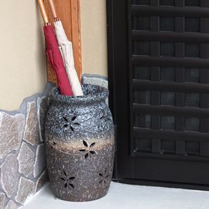 信楽焼 陶器 やきもの 壷 玄関 傘入れ 花彫り壷型傘立て kt-0109