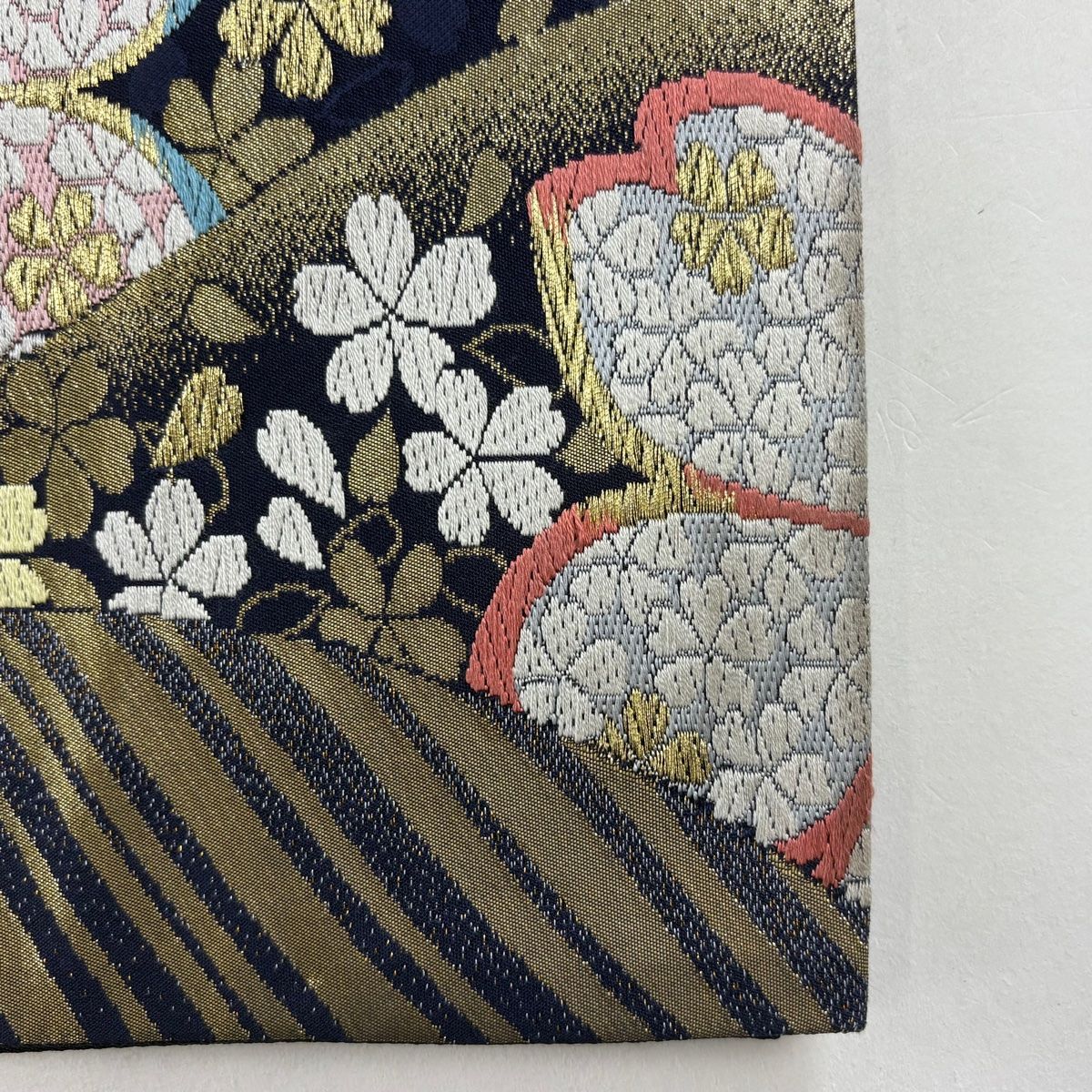 売りつくしセール‼️新品，さがみ誂え■正絹上品，引き箔，華紋織り刺繍六通柄袋帯 袋帯 未使用 正絹 六通 西陣 田中工芸織物 克絲綴 落款 A1021-15