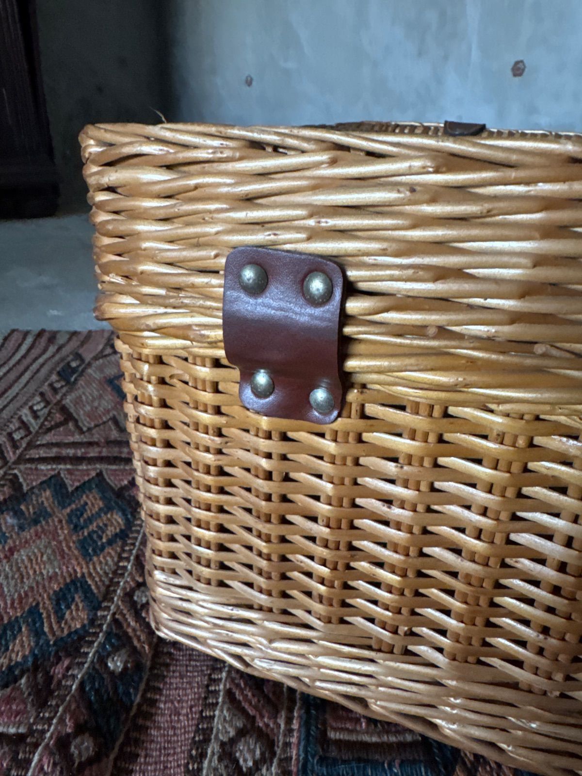 お買い得品 ヴィンテージ ラタン藤ピクニックバスケット トランク型