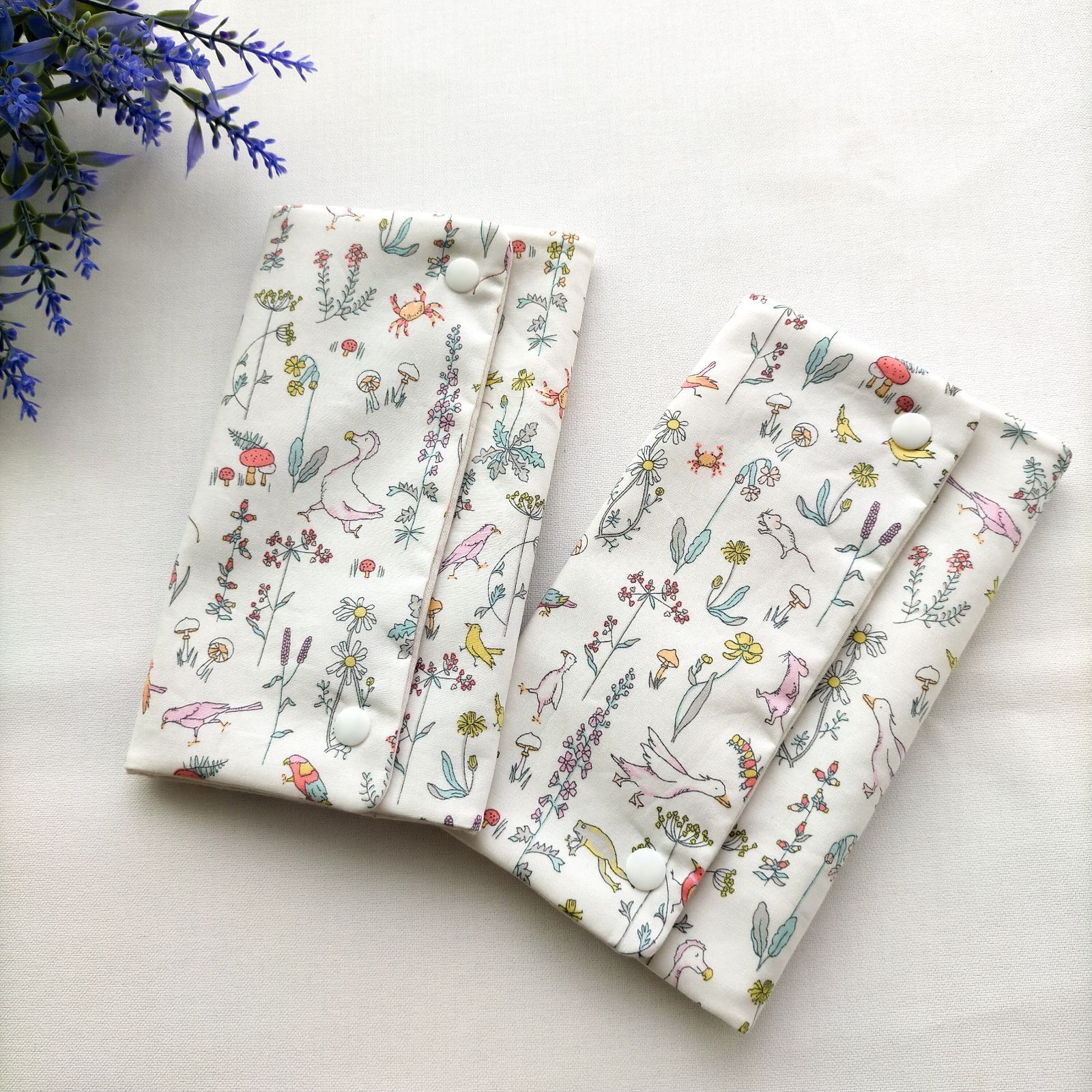 完成品】リバティ×セオ(pastel) よだれカバー単品 - メルカリ 【完成品】よだれカバー