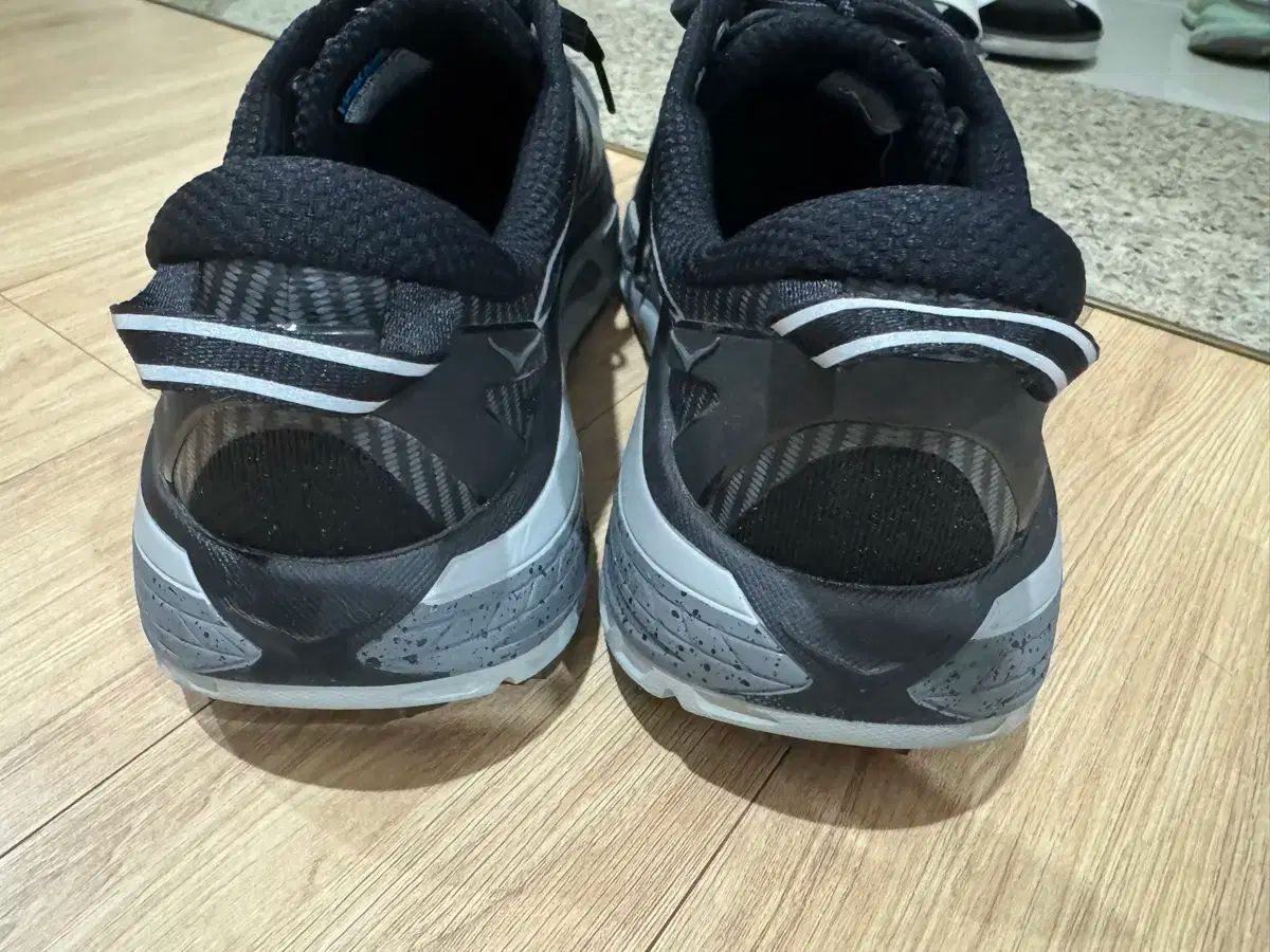 HOKA ONE