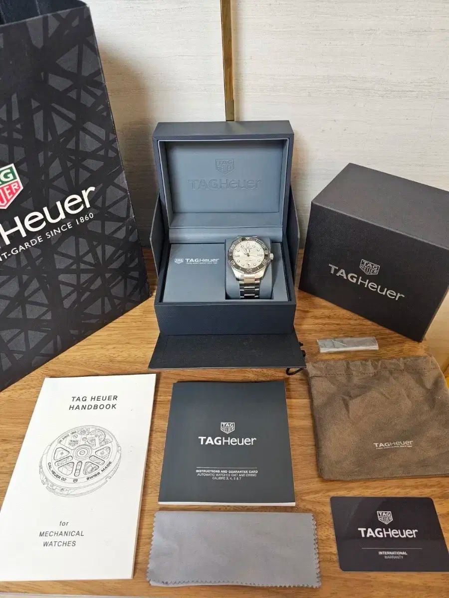 TAG Heuer タグホイヤー アクアレーサー 新モデル 300 キャリバー 5 オートマティック 時計