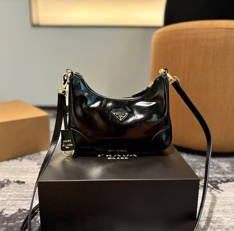 人気新品！流行 Prada プラダ ショルダーバッグ ハンドバッグ@ - メルカリ 