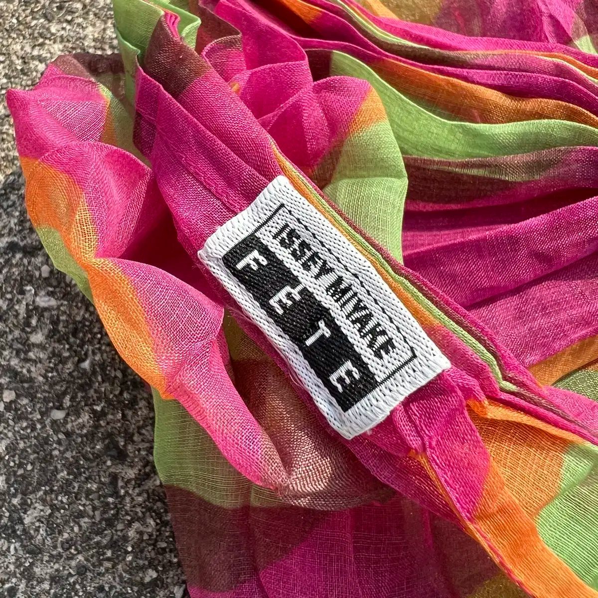 Issey Miyake ISSEY MIYAKE(イッセイミヤケ) Dot Scarf - メルカリ