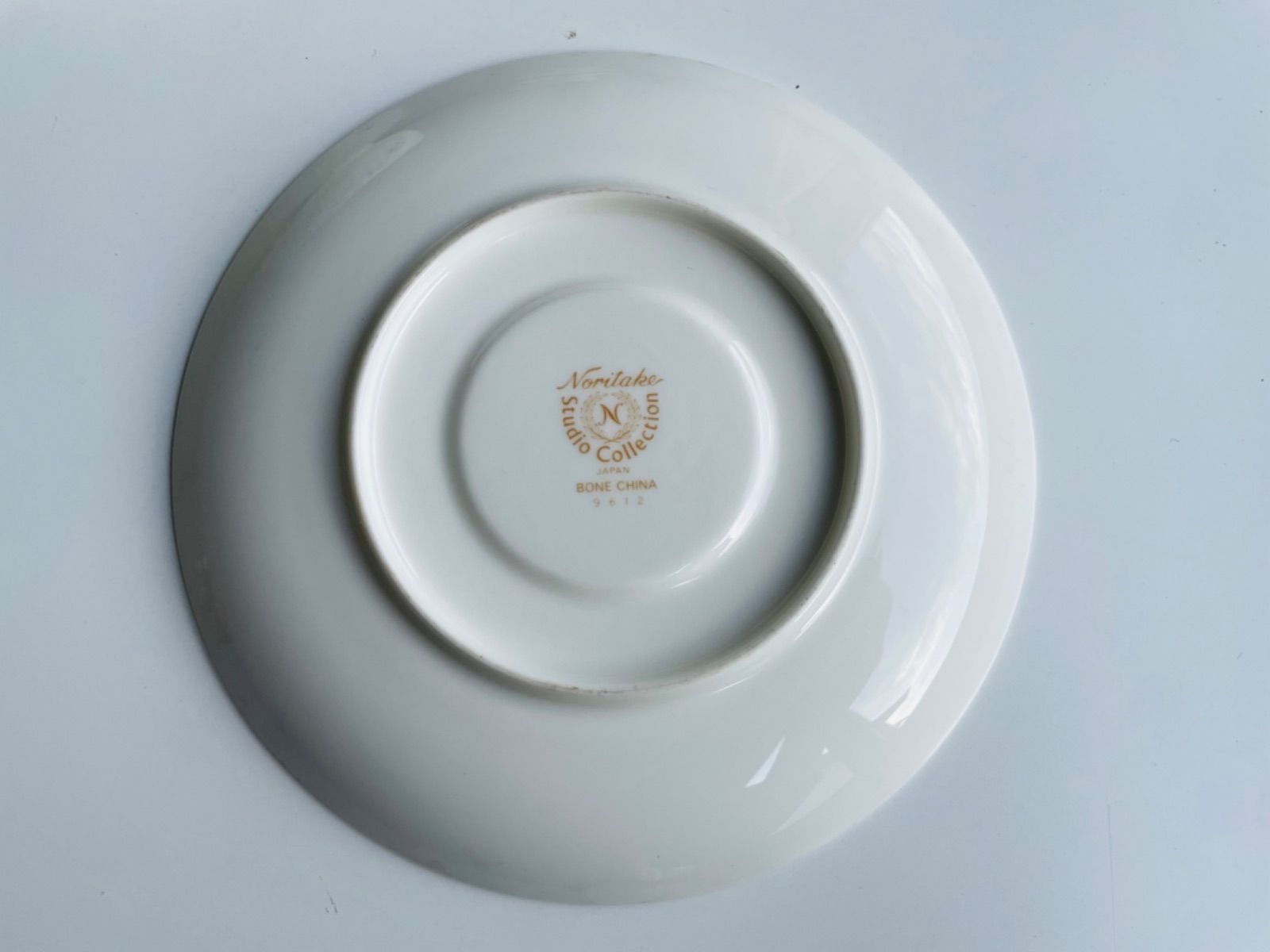 Noritake BONE CHINA クリスマス皿　 カップソーサー 2セット 71ytGepKr1L._AC_SY200_QL15_.jpg
