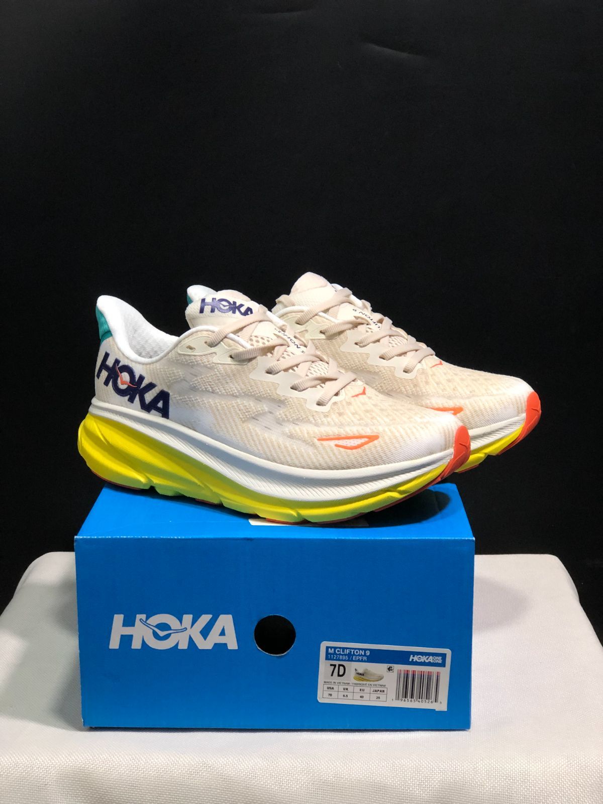 HOKA ONE