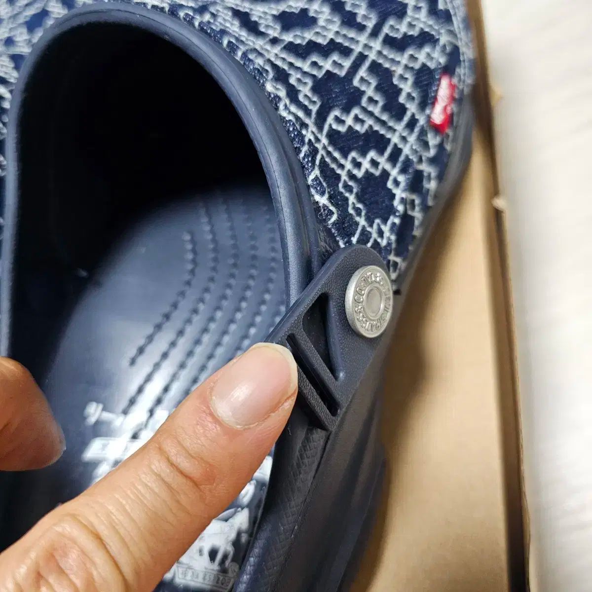 リーバイス crocs