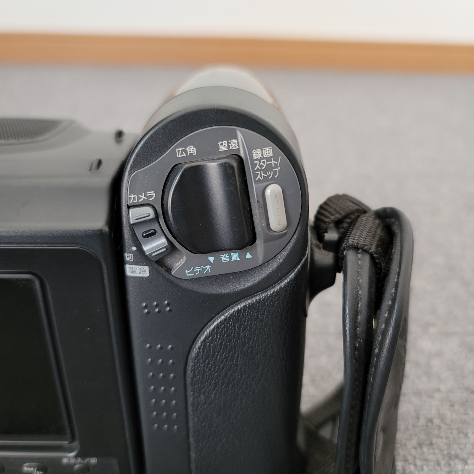 SHARP 液晶8ミリビデオカメラ VL-EL420 - メルカリ