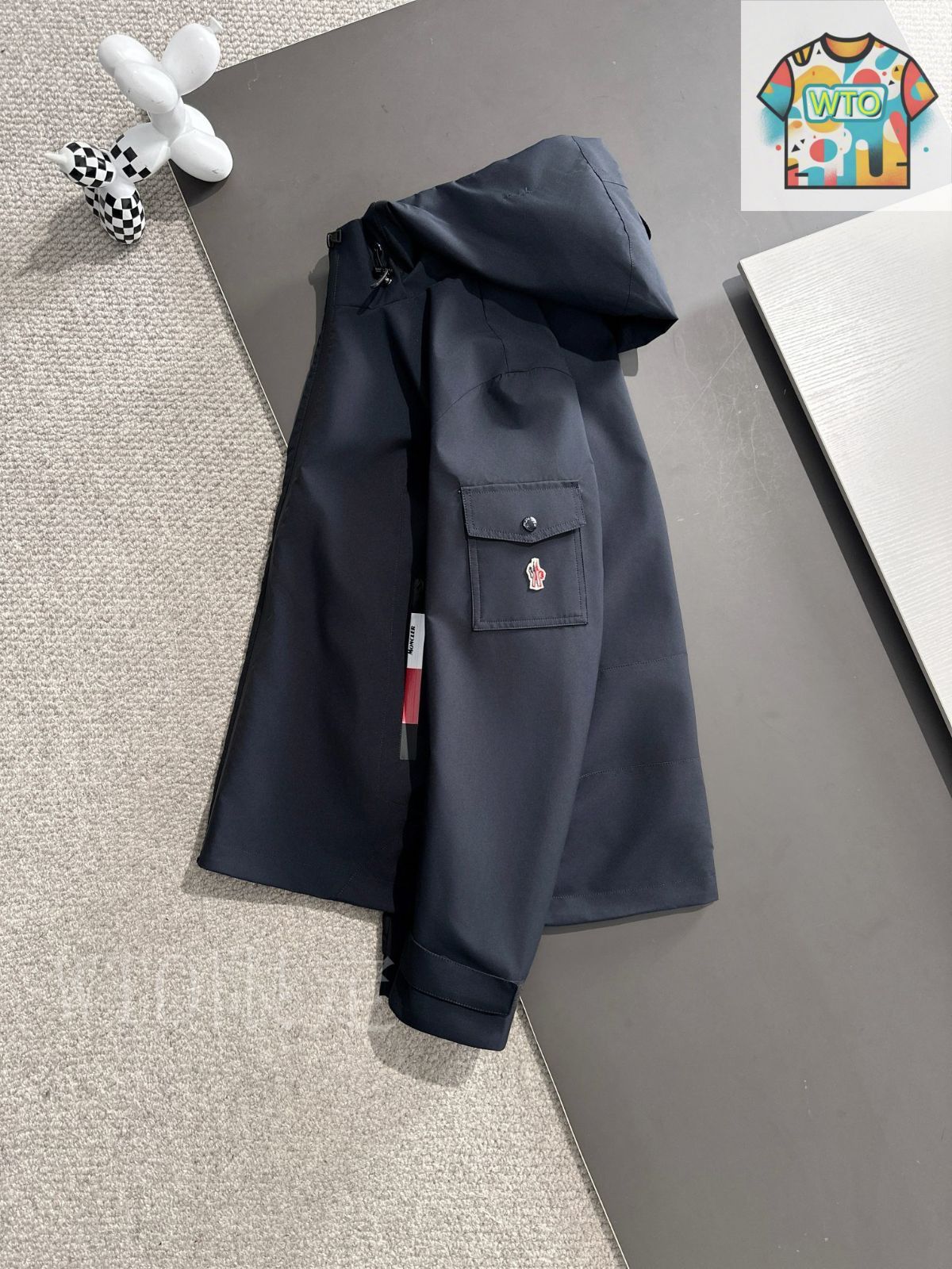 MONCLER モンクレール　ネイビー　パーカー　130cm MONCLER モンクレール パーカー メンズ 091-8G000-54-899YE